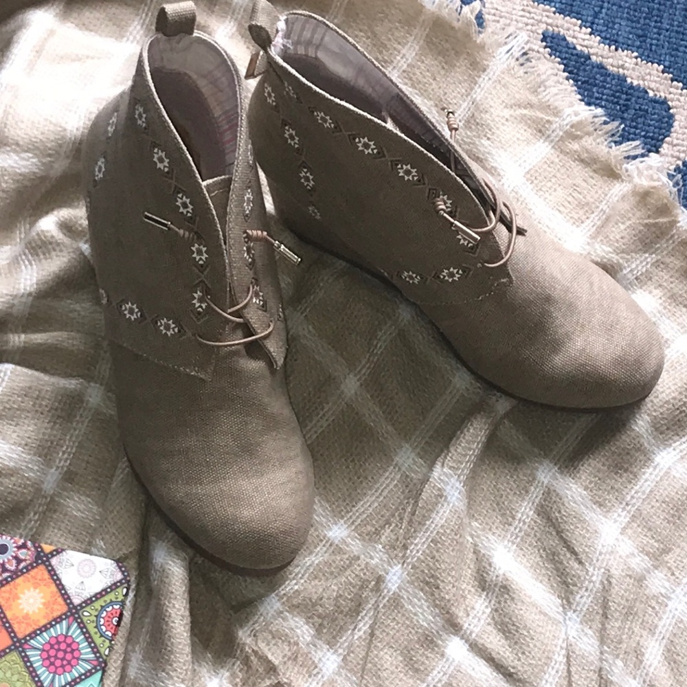 Cute tan brown shoes